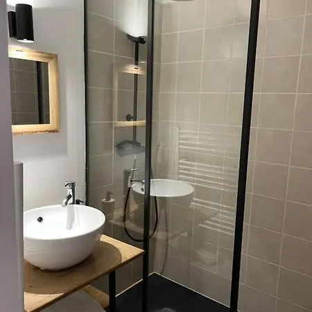 Au Centre De Байе